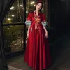 Czerwona odzież etniczna Tradycyjna chińska suknia nowoczesne kobiety suknia ślubna Haftowane długie Cheongsam QIPAO Vestido Oriental Costume