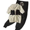 Camiseta de manga corta con solapa de doble bolsillo en contraste para primavera + pantalones Harlan de pierna con cordones de punto de dos piezas para mujer 210507