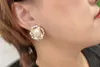 Boucles d'oreilles en forme de losange de qualité supérieure avec diamant et coquille blanche pour les bijoux de mariage de fiançailles de femmes cadeau ont une boîte de timbre PS3969