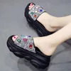 Pantofole Multicolor Crystal Bling Zeppe Donna Infradito Scarpe alte Donna Muffins Glitter Slip On Platform Slides Femme 2021