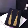 Yüksek Kaliteli Lüks Küpe Sıcak Marka Çiviler 925 Gümüş 18 K Altın Kaplama Tasarımcı Takı Resmi Reprodüksiyon Püskül Küpe Yıldönümü Hediye Saplama AAAAA