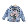 女の子の赤ちゃん花の刺繍コートのための春の秋の子供たちのデニムのジャケットファッション子供たちが裂けたジーンズ1-5Y 211204