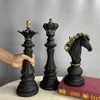 VILEAD 1 pz Figurine di pezzi degli scacchi per la decorazione d'interni Ufficio Soggiorno Accessori per la decorazione della casa Ornamento moderno di scacchi 211108