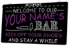 LX1267 Vos noms Bienvenue dans notre bar Lancez vos chaussures et restez un moment Signe lumineux Gravure 3D bicolore