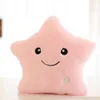 LED Flash Light Star Hold Pillow Plush Five Star Dock Plush Djur Fyllda Leksaker 40cm Lighting Present Fylld Plush Toy Hold Pillow