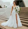 Sexig strand Bohemian Bröllopsklänning Illusion High Split Tiered Bride Dresses Backless Sweep Train Bridal Gowns Robes de Mariée