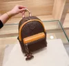 Designer moda mochila temperamento letra de alta qualidade escola moda com lenço de seda pendurado mochila masculina e feminina