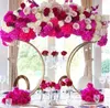 メタルテーブルパーティーの装飾センターピースの花は結婚式のための配置