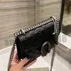 Cadena dionisíaca Paquetes de concha temperamento Bolsos para personas mayores Partido de pelota Moda Hombro Bolsos vintage Cadenas para mujer bolso para teléfono billetera Monedero metálico