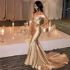 Champagner Meerjungfrau Kleider Abendgarderobe 2021 Sexy Off Shoulder Korsett Falten Satin Hofzug Dubai Formale Party Prom Kleider Yousef Aljasmi