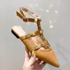 2021 Sandały damskie Sandały szpiczaste panie sandały kapcie Płaskie slajdy Przyczynowe buty Luksusowe żeńskie przyczynowe obcasy sandały