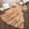 Filles robe 2021 été nouveau manches bouffantes imprimé fleuri Style de vacances princesse gâteau robe enfant en bas âge pour 2 à 6 ans Q0716