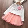 メノアの女の赤ちゃん冬の服スーツ秋の子供かわいい弓セータージャケット格子縞のドレスガール