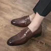 Trend wołowina ścięgna dno buty ślubne dla mężczyzn Tłoczenie podwójnej klamra wysokiej jakości płaski mężczyzna sukienka Party Formalna prom Business Footwear Duży rozmiar: US6.5-US13