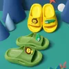 Gullig tecknad familj matchande sommarskor sandaler tofflor för barn män kvinnor inomhus hem eva mjuka tjocka sula bärbara bilder 210713