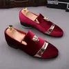 Mocassins de fête pour hommes, chaussures de Promotion de mariage, printemps, nouveau Style européen, pantoufles Veet rouge/noir/vert, mocassins de conduite 38-46 723