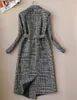 Arbetsklänningar Rutad kostym Kvinnor Höst Vinter Lång Ull Blazer Kjol Set Temperament Tweed Trench Tvådelad Plus Size Outfit F1834