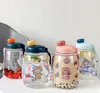 De nieuwste 44oz baby kinderen plastic melk koffiemok, draagbare anti-herfst riem, verschillende stijlen van watercups, ondersteuning aangepaste logo