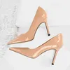 Black Women Pompe 2022 Nuova Spring Pointed Toe Tacchi alti Stilotto Sexy Party Fashion Shoes Shoes Shoes Femme Pompe