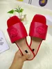 Direct selling high-quality Slippers women's flat shoes fashion multicolor soft and comfortable sandals family bathroom beach shoes luxury box 35-43