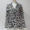 Blusa estampada de leopardo 2022 Mulheres Camisa de chiffon Spring Snake Tops Plus Size Size Senhoras Elegantes Bloups