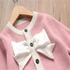 Çocuk Bebek Giyim Setleri Çocuklar Kız Yay Örme Kazak Hırka + Pileli Etek 2 adet Suit Bayan Stil Kıyafetler