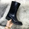 Mode femmes mi-mollet talons hauts bottes de pluie sans lacet imperméable faible taille solide talon épais conception boucles chaussures