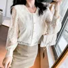 Printemps Mesh Hollow Out Blouses Blouse en dentelle brodée Style français Chemise douce Femmes Mode Col V-Col Tops 13212 210417