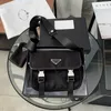 Mens Designer Messenger çanta evrakları 2023 Moda Lüksler Crossbody Bags Naylon Origin Kalite Omuz Çantası Üçgen harflerle