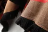 Kvinnors Cape Klassisk Dammantel Med F-logotyp Tryckt Högkvalitativ Höst Vår Vinter Cardigan Fri storlek Design Stickat Top Fransdekoration