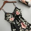 Jerrut Kvinnor Sleepwear Silk Pyjamas Set Nattklänningar Sexig Underkläder Sommar Silk Satin Lace Sleanes Home Wear med Bröstkudde 210622