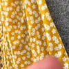 花のドレスの女性の夏のセクシーなVネック半袖ボタン背中のスリムバックロングフリルホリデービーチパーティー210603