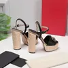 Designer2021 패션 여성 하이힐 샌들 간단한 오픈 발가락 학생 약속 버클 가죽 여성 hig 신발 9.5cm 5 색 35-41