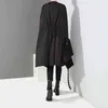 Femme coréenne solide noir Unique Cape Style veste conception ouverte grande taille longue bande trous en métal dames veste ample manteau 3843 220118