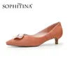 Sophitina Kvinnor Pumpar Pekade Toe Grunt Högkvalitativ Kid Suede Elegant Metall Dekoration Skor Slip-On Office Pumps PO520 210513