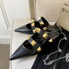 2021 Fashion Luxury Crystal Women Flat Sandals Slipper Designer Big Willow Nail Casual Shoes äkta lädersula tofflor Kvinnor Sandalsko