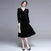 女性の高級ビーズベルベットのドレス高品質のエレガントなオフィスビンテージデザイナー滑走路ランタンスリーブvestidos 210520