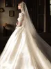 Robe de mariée douce avec manches longues en V Deep V-Nerf