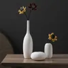 Vaso nordico Vaso di fiori in ceramica bianca Decorazione per la casa Vasi irregolari per la decorazione In piedi a terra 210623