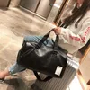 Duffel Bags 2021 Стиль Мужской Путешественник Сумка Цилиндр Водонепроницаемая Сумочка Большая Емкость Самолет Багаж Спортивный тренажерный зал