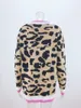 Qooth Donne Leopardo Lavorato A Maglia Maglione Inverno Animal Print Con Scollo A V Manica Lunga Femminile Pullover Maglioni Allentati Casuali QT326 210518