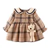 Vestido de niña pequeña con bolsa de oso, Vestidos de princesa a cuadros de primavera y otoño para niños, vestido de dibujos animados para niños, ropa Vestidos0-4y Q0716