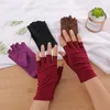 des gants serrés