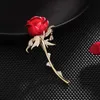 Pins, broscher Rose Flower Brosch Kvinna High-End Retro Pin Små Fragrance Quality Wild Western-Style Tillbehör Kläder