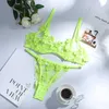 Verkopende vrouwenkant geborduurd ondergoed dunne mesh doorzichtige sexy erotische lingerie beugel Verzamel Bra Thong Set 2111104