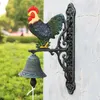 Sonnette antique en fonte peinte à la main avec motif coq, décoration d'intérieur, cloche de dîner de bienvenue, carillon à vent, support mural en forme de poulet, décoration de porte suspendue, porche, campagne vintage