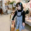 Frühling koreanischen Stil Baby Mädchen 2-teiliges Set schwarzes langes T-Shirt + Blumen karierte Overalls Kinderkleidung E689 210610