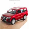 132 Legering Diecast Metal SUV -bil för Mitsubishi Pajero Collectible Model Collection Pull Back Toys With Soundlight3115587