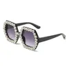 Große künstliche Diamanten Damen-Sonnenbrille, schwerer sechseckiger Kunststoffrahmen mit Strasssteinen, UV400-Gläsern und prägnanten Beinen, modische, luxuriöse Sonnenbrille