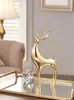 装飾的なオブジェクト置物麻酔薬の高級金属置物ゴールド銅モデル鹿クリスタルボールリビングルーム装飾ホーム装飾アクセサコ